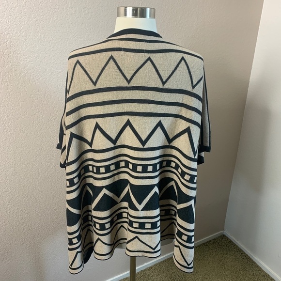 Madison S/P Open Style Shrug Poncho - Picture 2 of 9